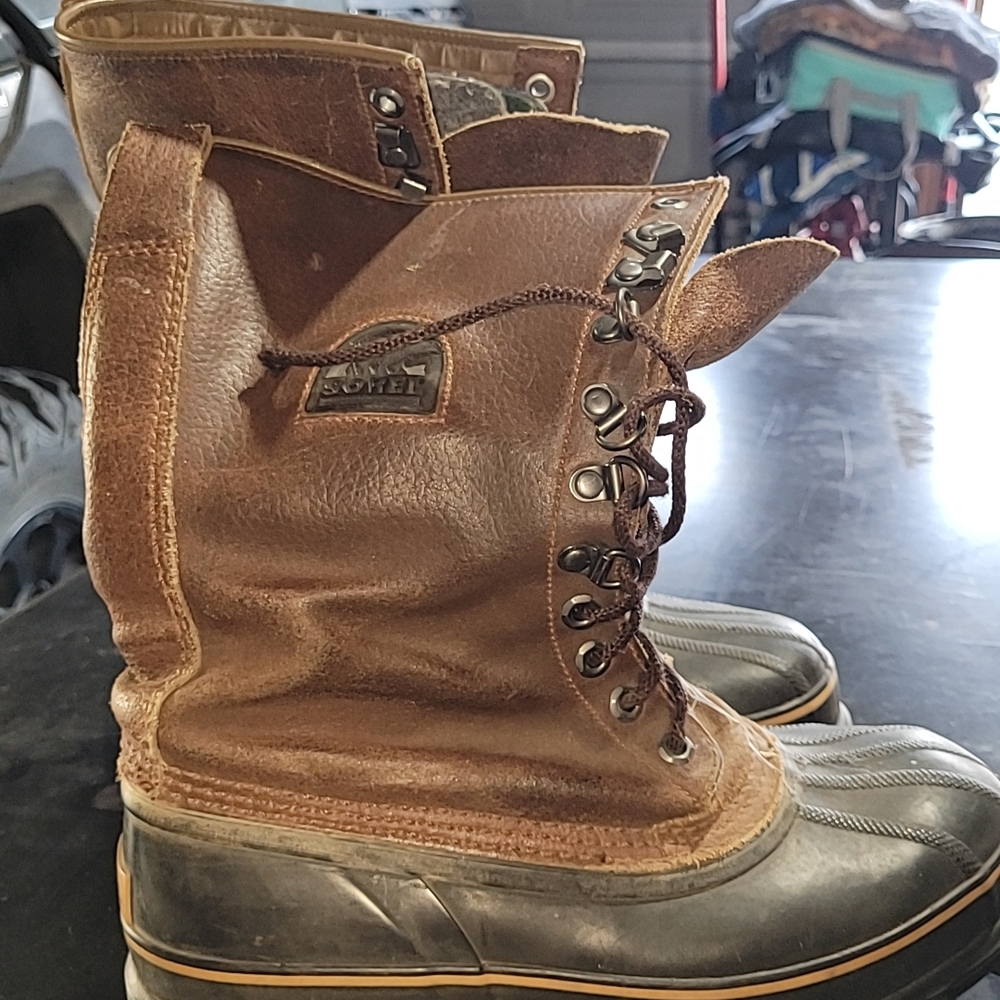 Sorel Men's Tan and Black Snow Boots